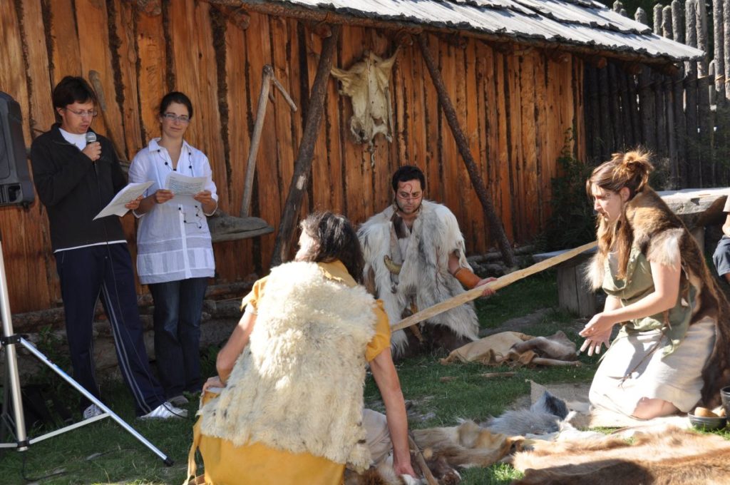 Besuch von unseren Kollegen des Pfahlbaumuseums am Ledrosee im Trentino<br/>Ci visitano i colleghi del Museo delle Palafitte di Ledro<br/>"Living Prehistory" by our colleagues from Pile Dwelling Museum of Ledro close to the Garda Lake