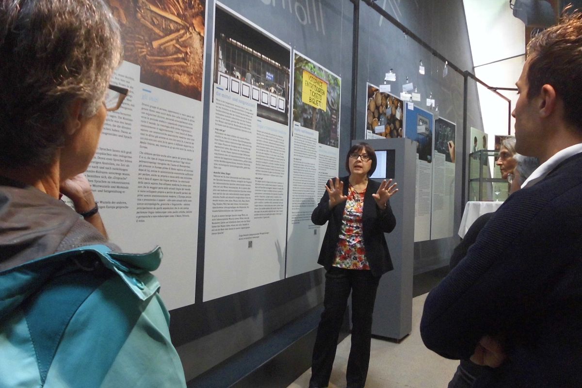 Kuratorenführung in der SonderausstellungVisita guidata delle curatrici lungo il percorso della mostra temporanea Guided tour at the temporary exhibition