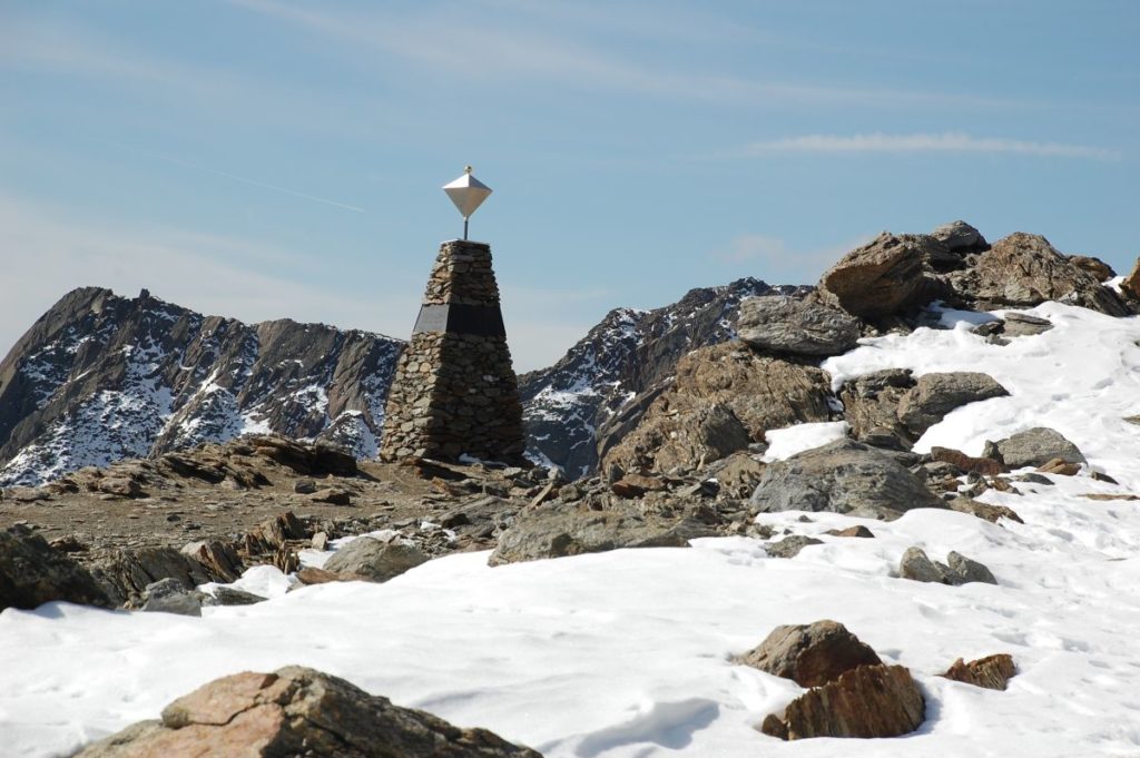 Gletschertour zur Ötzifundstelle<br/>Escursione alpinistica al luogo di ritrovamento dellUomo venuto dal ghiaccio<br/>Mountaineering trip to the findspot of the Iceman<br/><br/>Ötzi Glacier Tour Autumn 2011