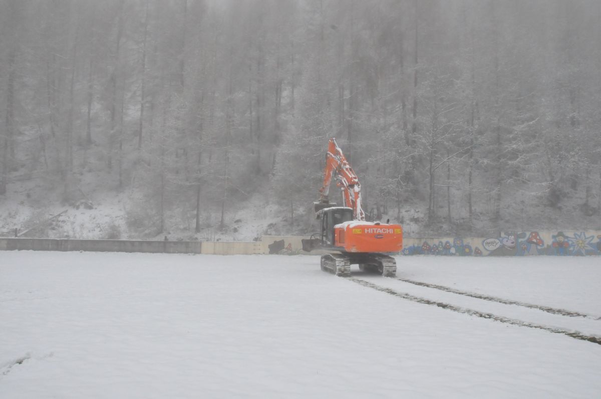 Unsere Baustelle ist eröffnetIniziano i lavori sul cantiereConstruction work on the new site has started today