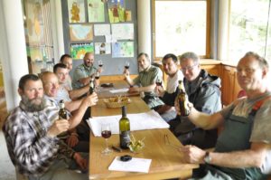 Baustellen-Besprechung mit MarendeRiunione di coordinamento del cantiere Construction progress meetingf.l.t.r.: Helmuth Tscholl, Karl Nischler, Julian Schwembacher, Patrick Kuppelwieser, Reinhold Kuppelwieser, Michael Stofner, Lukas Pichler, Rainald Tirler, Wulf HeinJune 2016