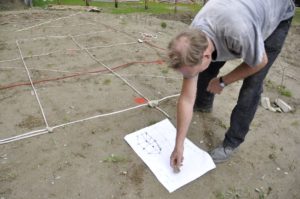 Arbeiten für das neue Areal im FreilichtbereichLavori per larea nuova della zona allaperto dellarcheoParc della val SenalesWorking for the new outside area of archeoParcim Bild: Hein WulfJune 2016