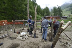 Arbeiten für das neue Areal im FreilichtbereichLavori nellarea nuova della zona allaperto dellarcheoParc della val SenalesWorking for the new outside area of archeoParc Summer 2016