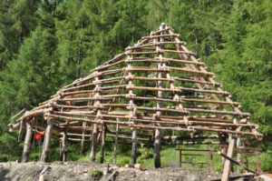 Arbeiten für das neue Areal im FreilichtbereichLavori nellarea nuova della zona allaperto dellarcheoParc della val SenalesWorking for the new outside area of archeoParc Summer 2016