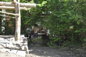 Arbeiten für das neue Areal im FreilichtbereichLavori nellarea nuova della zona allaperto dellarcheoParc della val SenalesWorking for the new outside area of archeoParc Summer 2016