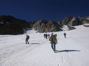 Gletschertour zur Ötzifundstelle mit Hans KammerlanderEscursione alpinistica al luogo di ritrovamento dellUomo venuto dal ghiaccio con Hans KammerlanderMountaineering trip to the findspot of the Iceman with Hans KammerlanderÖtzi Glacier Tour Summer 2016