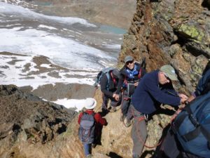 Gletschertour zur Ötzifundstelle mit Hans KammerlanderEscursione alpinistica al luogo di ritrovamento dellUomo venuto dal ghiaccio con Hans KammerlanderMountaineering trip to the findspot of the Iceman with Hans KammerlanderÖtzi Glacier Tour Summer 2016