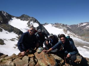 Gletschertour zur Ötzifundstelle mit Hans KammerlanderEscursione alpinistica al luogo di ritrovamento dellUomo venuto dal ghiaccio con Hans KammerlanderMountaineering trip to the findspot of the Iceman with Hans KammerlanderÖtzi Glacier Tour Summer 2016