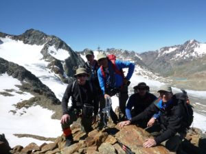 Gletschertour zur Ötzifundstelle mit Hans KammerlanderEscursione alpinistica al luogo di ritrovamento dellUomo venuto dal ghiaccio con Hans KammerlanderMountaineering trip to the findspot of the Iceman with Hans KammerlanderÖtzi Glacier Tour Summer 2016
