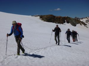 Gletschertour zur Ötzifundstelle mit Hans KammerlanderEscursione alpinistica al luogo di ritrovamento dellUomo venuto dal ghiaccio con Hans KammerlanderMountaineering trip to the findspot of the Iceman with Hans KammerlanderÖtzi Glacier Tour Summer 2016