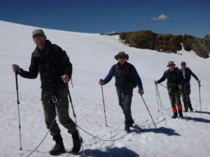 Gletschertour zur Ötzifundstelle mit Hans KammerlanderEscursione alpinistica al luogo di ritrovamento dellUomo venuto dal ghiaccio con Hans KammerlanderMountaineering trip to the findspot of the Iceman with Hans KammerlanderÖtzi Glacier Tour Summer 2016