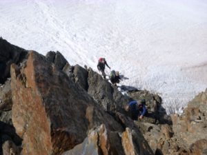 Gletschertour zur Ötzifundstelle mit Hans KammerlanderEscursione alpinistica al luogo di ritrovamento dellUomo venuto dal ghiaccio con Hans KammerlanderMountaineering trip to the findspot of the Iceman with Hans KammerlanderÖtzi Glacier Tour Summer 2016