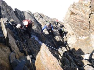 Gletschertour zur Ötzifundstelle mit Hans KammerlanderEscursione alpinistica al luogo di ritrovamento dellUomo venuto dal ghiaccio con Hans KammerlanderMountaineering trip to the findspot of the Iceman with Hans KammerlanderÖtzi Glacier Tour Summer 2016