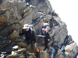 Gletschertour zur Ötzifundstelle mit Hans KammerlanderEscursione alpinistica al luogo di ritrovamento dellUomo venuto dal ghiaccio con Hans KammerlanderMountaineering trip to the findspot of the Iceman with Hans KammerlanderÖtzi Glacier Tour Summer 2016