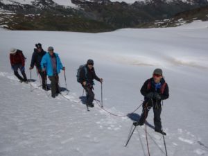 Gletschertour zur Ötzifundstelle mit Hans KammerlanderEscursione alpinistica al luogo di ritrovamento dellUomo venuto dal ghiaccio con Hans KammerlanderMountaineering trip to the findspot of the Iceman with Hans KammerlanderÖtzi Glacier Tour Summer 2016