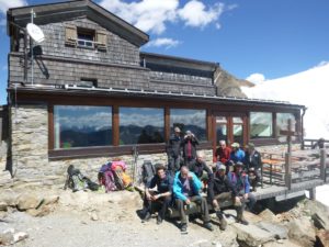 Gletschertour zur Ötzifundstelle mit Hans KammerlanderEscursione alpinistica al luogo di ritrovamento dellUomo venuto dal ghiaccio con Hans KammerlanderMountaineering trip to the findspot of the Iceman with Hans KammerlanderÖtzi Glacier Tour Summer 2016