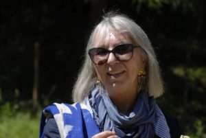 Die lombardische Archäologin Raffaella Poggiani bei der Eröffung der Ausstellung Ein Haus wie damalsLarcheologa Raffaella Poggiani, già soprintendente per larcheologia della Lombardia, in occasione dellinnaugurazione della mostra La casa di ÖtziThe Italian archeologist Raffaella Poggiani at the opening ceremony of the photography exhibition on reconstructing a Bell-Baker Culture house at archeoParc Val SenalesJuly 2016