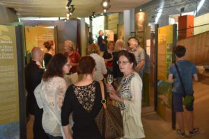 Eröffnung der Ausstellung Ein Haus wie damals. Bauen mit Holz, Lehm und Reet seit 5.000 JahrenInaugurazione della mostra La casa di Ötzi. Ricostruzione di una capanna preistorica Opening ceremony of the archeoparc exhibition on reconstructing a Bell-Baker Culture houseJuly 2016