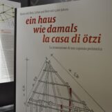 Ausstellung Ein Haus wie damals. Bauen mit Holz, Lehm und Reet seit 5.000 Jahren im archeoParc Schnalstal kuratiert von Johanna Niederkofler<br />Mostra La casa di Ötzi. La ricostruzione di una capanna preistorica curata da Johanna Niederkofler presso larcheoParc della val Senales <br />Exhibition on a Cupper Age house reconstruction and its building materials still used in creating modern environmentally sustainable buildings designed by Johanna Niederkofler at archeoParc Val Senales July-November 2016