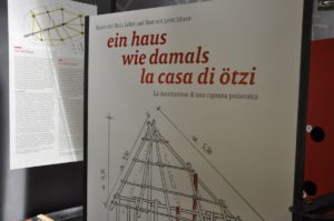 Ausstellung Ein Haus wie damals. Bauen mit Holz, Lehm und Reet seit 5.000 Jahren im archeoParc Schnalstal kuratiert von Johanna NiederkoflerMostra La casa di Ötzi. La ricostruzione di una capanna preistorica curata da Johanna Niederkofler presso larcheoParc della val Senales Exhibition on a Cupper Age house reconstruction and its building materials still used in creating modern environmentally sustainable buildings designed by Johanna Niederkofler at archeoParc Val Senales July-November 2016
