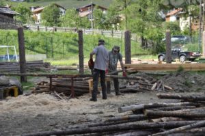 Die archeoParc-Bauwoche 2016 Una settimana allinsegna delle capanne di Ötzi 2016House Building Week 2016July 2016