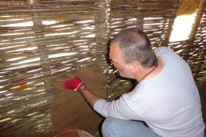Die archeoParc-Bauwoche 2016 Una settimana allinsegna delle capanne di Ötzi 2016House Building Week 2016July 2016