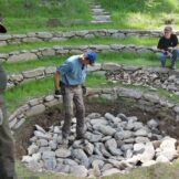 Die archeoParc-Bauwoche 2016<br /> Una settimana allinsegna delle capanne di Ötzi 2016<br />House Building Week 2016<br /><br />July 2016