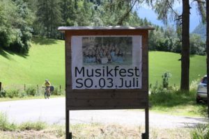Die archeoParc-Bauwoche 2016 Una settimana allinsegna delle capanne di Ötzi 2016House Building Week 2016July 2016