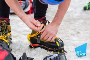 Gletschertour zur Ötzifundstelle mit Tamara LungerEscursione alpinistica al luogo di ritrovamento dellUomo venuto dal ghiaccio con Tamara LungerMountaineering trip to the findspot of the Iceman with Tamara LungerÖtzi Glacier Tour Summer 2016