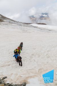 Gletschertour zur Ötzifundstelle mit Tamara LungerEscursione alpinistica al luogo di ritrovamento dellUomo venuto dal ghiaccio con Tamara LungerMountaineering trip to the findspot of the Iceman with Tamara LungerÖtzi Glacier Tour Summer 2016