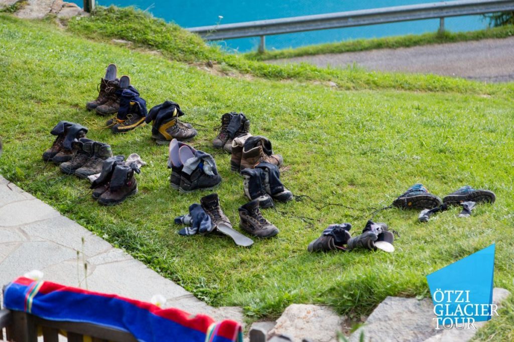 Gletschertour zur Ötzifundstelle mit Tamara Lunger<br/>Escursione alpinistica al luogo di ritrovamento dellUomo venuto dal ghiaccio con Tamara Lunger<br/>Mountaineering trip to the findspot of the Iceman with Tamara Lunger<br/><br/>Ötzi Glacier Tour Summer 2016