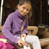 Eltern-Kind-Bogenbaukurs mit Franz Tapfer und Ernst Gamper im archeoParc-Freilichtbereich<br />Workshop sulla costruzione di archi in legno per bambini e genitori presso larea allaperto dellarcheoParc<br />Child and parent workshop on making bow and arrow <br /><br />September 2016