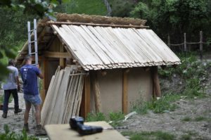 Umbau-und Erweiterungsarbeiten im Besucherzentrum und FreigeländeLavori di rinnovo e di ampliamento nel centro visitatori e nellarea allapertoRenewal and enlargement of the archeoParc visitors centre and open-air-areaJune 2017