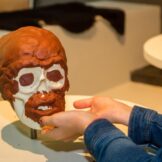 Wie hat Ötzis Gesicht ausgesehen?<br />Come era il viso di Ötzi?<br />How did Ötzi look like?