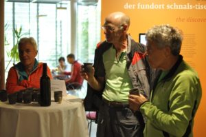 Umtrunk und Besichtigung der archäologischen Funde im archeoParc Schnalstal am Ende der ExkursionVisita con aperitivo allarcheoParc della val SenalesVisit tot he archeoParc Val Senales at the end of the archeological excursionAugust 2017