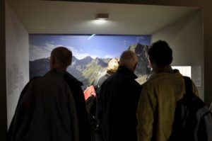 Umtrunk und Besichtigung der archäologischen Funde im archeoParc Schnalstal am Ende der ExkursionVisita con aperitivo allarcheoParc della val SenalesVisit tot he archeoParc Val Senales at the end of the archeological excursionAugust 2017