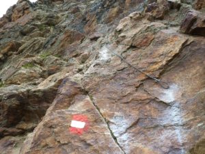 Instandsetzungsarbeiten am Klettersteig zwischen den Schutzhütten Similaun und Schöne Aussicht am Schnalstaler GletscherLavori di manutenzione sulla via ferrata tra i rifugi Similaun e Bella Vista sul ghiacciaio di SenalesMaintenance work at the fixed rope route between the mountain huts of Similaun and Bella Vista at the Val Senales Glacier Juli 2017