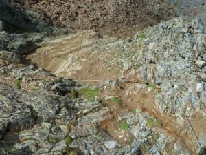 Instandsetzungsarbeiten am Klettersteig zwischen den Schutzhütten Similaun und Schöne Aussicht am Schnalstaler GletscherLavori di manutenzione sulla via ferrata tra i rifugi Similaun e Bella Vista sul ghiacciaio di SenalesMaintenance work at the fixed rope route between the mountain huts of Similaun and Bella Vista at the Val Senales Glacier Juli 2017