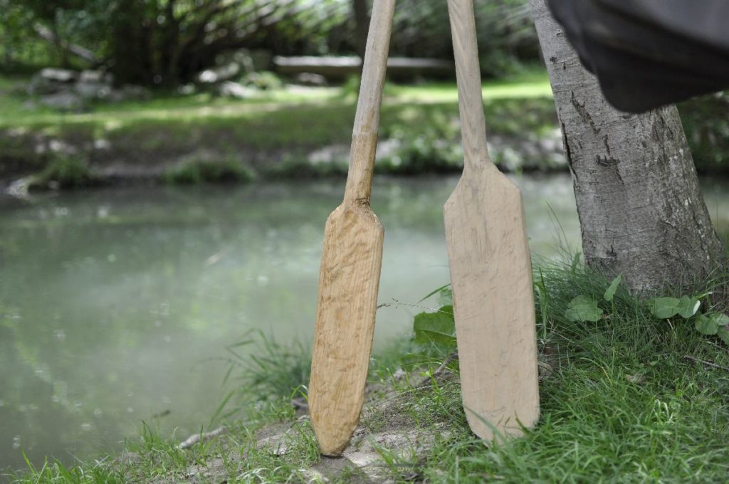 Einbaum-Paddel<br/>Pagaie in legno<br/>Paddels