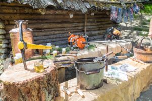 Eröffnung der Ausstellung Birkenteer und Lärchenterpentin. Die Gewinnung und Verarbeitung von Sekundärprodukten aus dem Wald früher und heute.Inaugurazione della mostra Pece e trementina. Luso dei prodotti secondari degli alberi dalla preistoria ad oggi.Exhibition on secondary products of the forest and on how humans used them since prehistoric timesarcheoParc Schnalstal24 June 2018