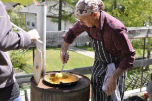 Internationales Steinschlägersymposium 2019 im archeoParc SchnalstalConferenza internazionale della scheggiatura della pietra 2019 nellarcheoParc Val SenalesInternational Flint Knapping Symposium 2019 at the archeoParc Val Senales in northern ItalyarcheoParc SchnalstalSpring 2019