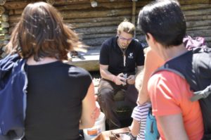 Internationales Steinschlägersymposium 2019 im archeoParc SchnalstalConferenza internazionale della scheggiatura della pietra 2019 nellarcheoParc Val SenalesInternational Flint Knapping Symposium 2019 at the archeoParc Val Senales in northern ItalyarcheoParc SchnalstalSpring 2019