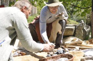 Internationales Steinschlägersymposium 2019 im archeoParc SchnalstalConferenza internazionale della scheggiatura della pietra 2019 nellarcheoParc Val SenalesInternational Flint Knapping Symposium 2019 at the archeoParc Val Senales in northern ItalyarcheoParc SchnalstalSpring 2019