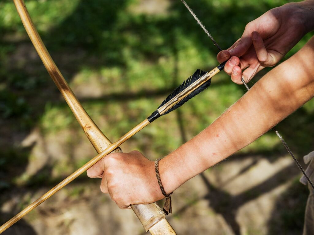 Bogen schießen im archeoParcTiro con larco allarcheoParcTrying archery at the archeoParcKindersommer SchnalsJuly 2022