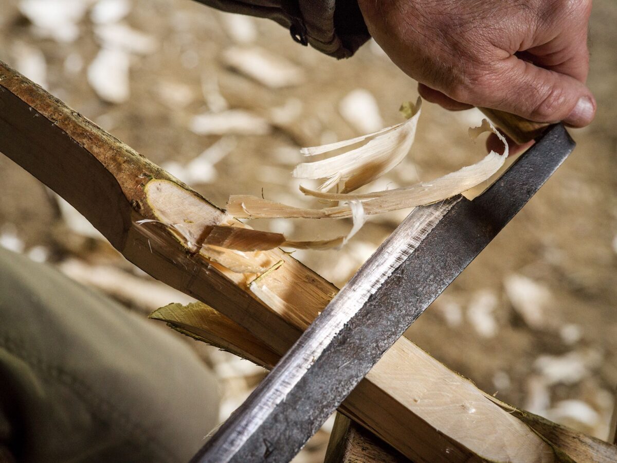 Werkkurs Eltern-Kind-Bogenbauwochenende im archeoParc<br/>corso di artigianato antico weekend di costruzione archi nell’archeoParc<br/>craft class weekend of arch construction at the archeoParc.<br/><br/>October 2024