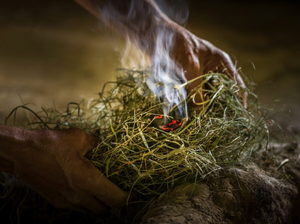 Demonstration zum Feuermachen wie Ötzi