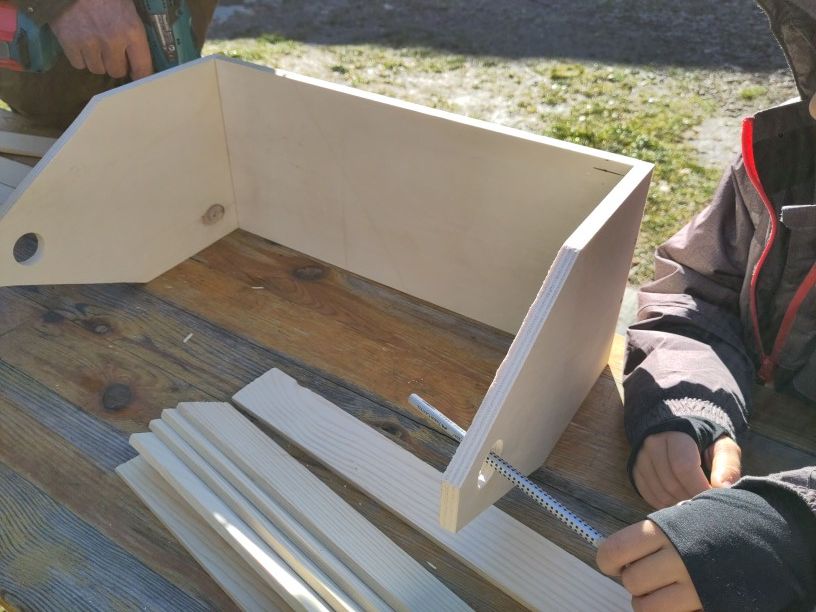 Holzarbeiten bei der Kinderwerkwoche <br/>Lavorare con legno al grest autunnale <br/><br/><br/>October 2025