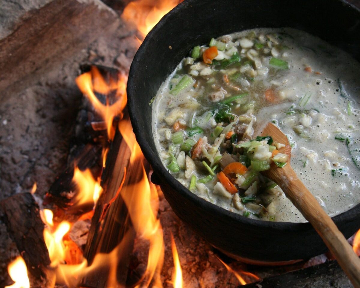 Demonstration zum Kochen in der Steinzeit
