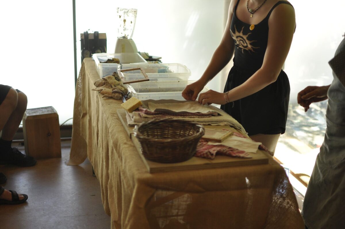 Drop-In-Workshop "Mushroom Paper" with artist Jana Nicole; July 2026