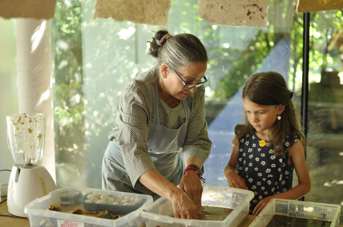 Drop-In-Workshop "Mushroom Paper" with artist Jana Nicole; July 2026